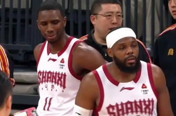 kaiyun官方-疯狂一夜！一场比赛7技犯，深圳击溃山西，前CBA冠军惨遭18连败